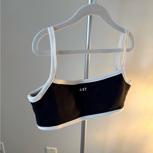 437 Chic Black and White Activewear Set - Picture 4 of 8